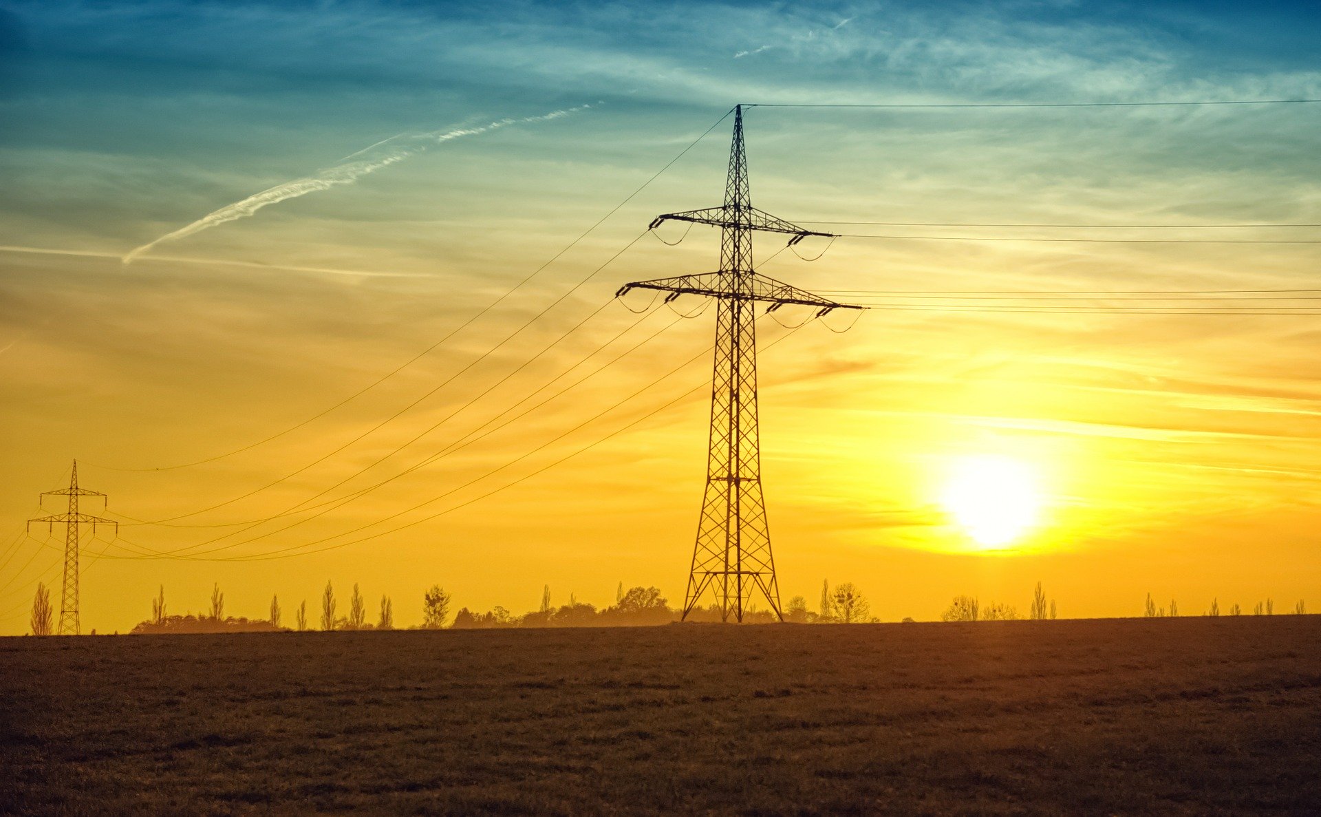 Strommast bei Sonnenaufgang 